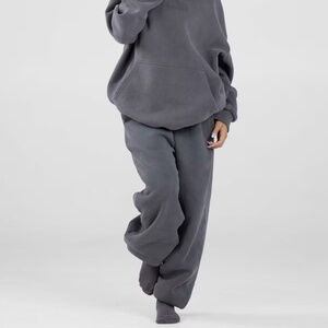 Comfrt Steel Grey Signature Sweatpants NWT Size Small Loungewear Unopened